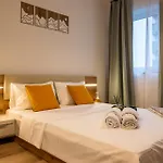 Lux Coresi براشوف