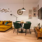 Lux Coresi * براشوف